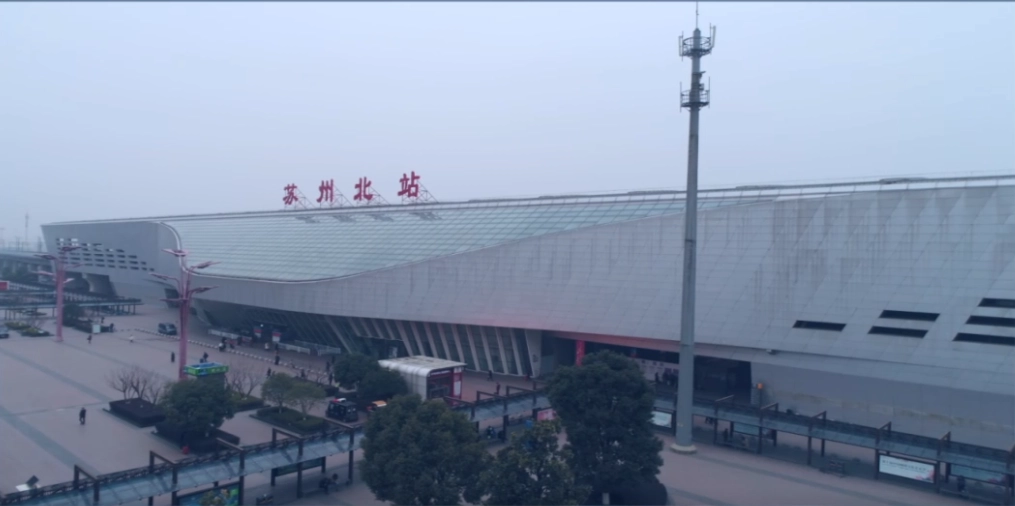 Projet complet d'approvisionnement en mat&eacute;riaux d'infrastructure pour la place avant de la gare du nouveau district de Suzhou, chemin de fer interurbain Shanghai-Nanjing